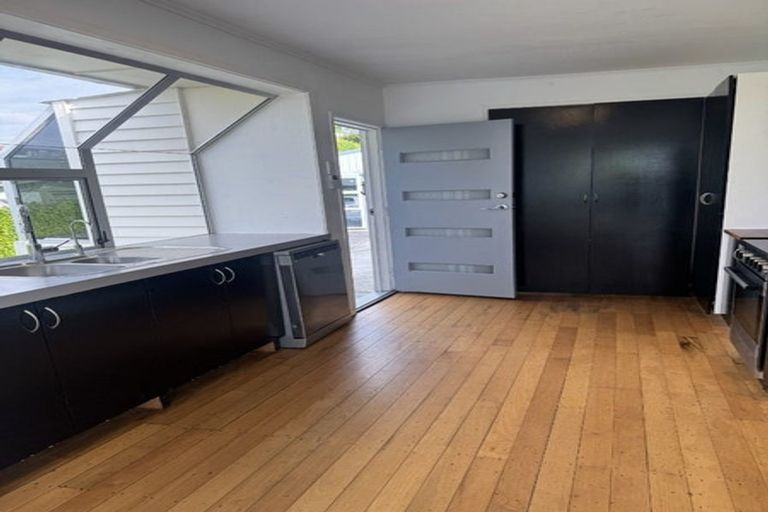 Photo of property in 12 Blue Way, Glendene, Auckland, 0602