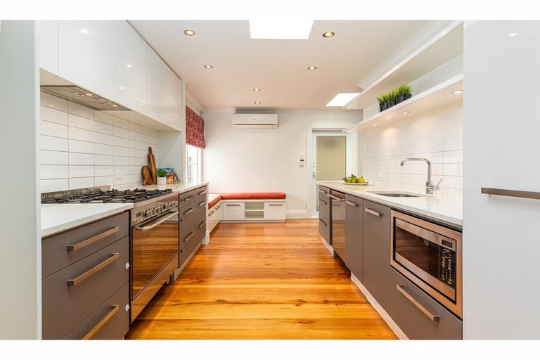 Photo of property in 52 Hawkesbury Avenue, St Albans, Christchurch, 8014