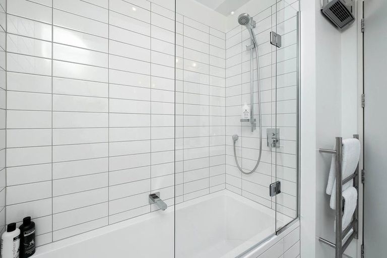 Photo of property in 8a Hallenstein Street, Queenstown, 9300