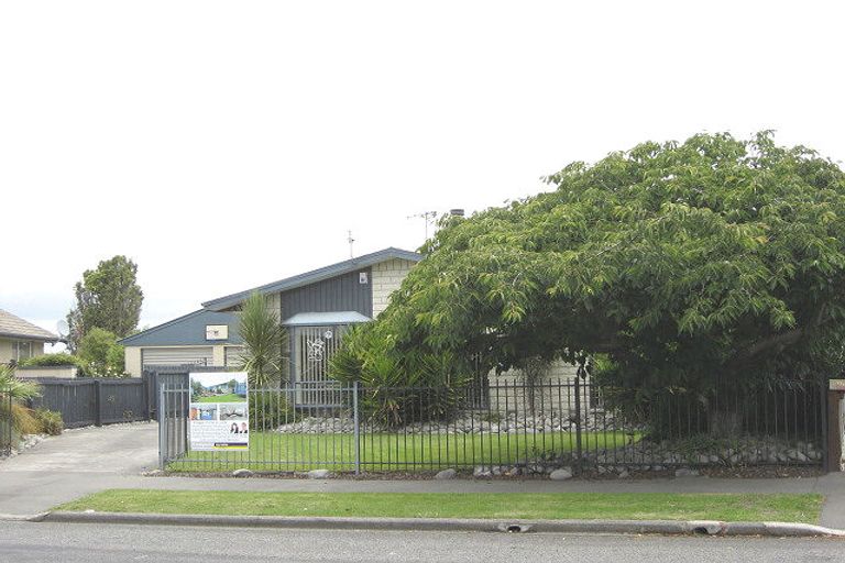 Photo of property in 33 Heathglen Avenue, Parklands, Christchurch, 8083