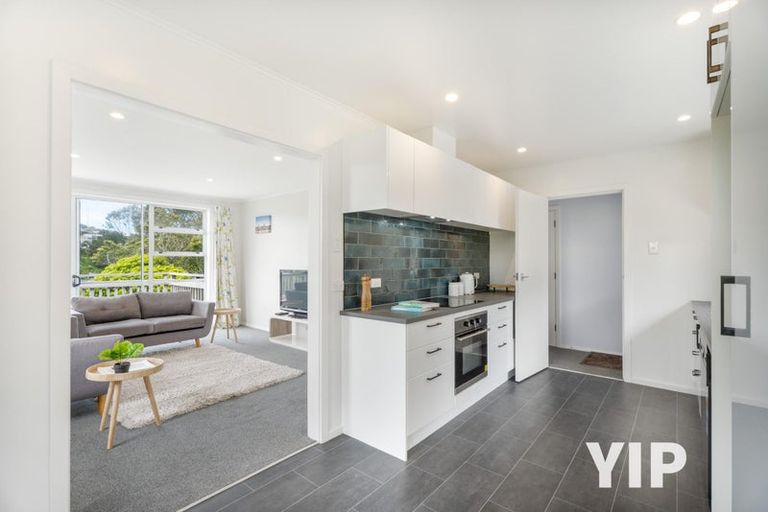 Photo of property in 133 Ruskin Road, Newlands, Wellington, 6037