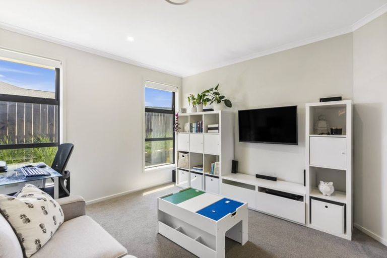 Photo of property in 50 Taikura Avenue, Red Beach, 0932