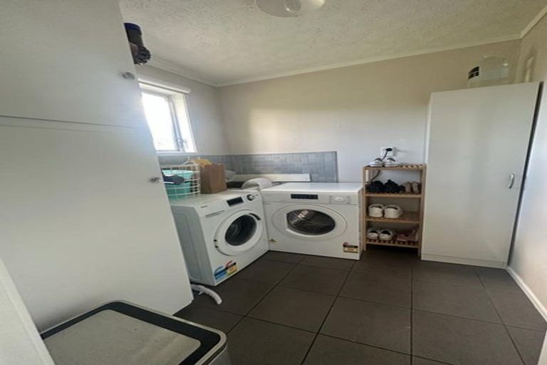 Photo of property in 14 Pukeroa Place, Papakura, 2110
