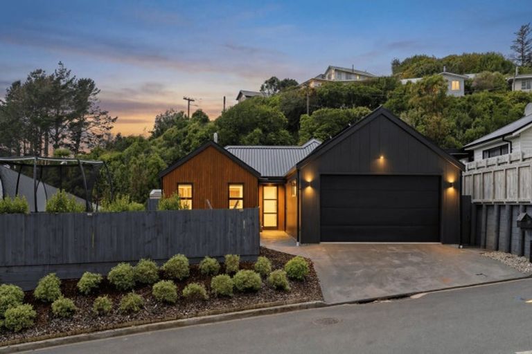 Photo of property in 19 Prestbury Grove, Churton Park, Wellington, 6037