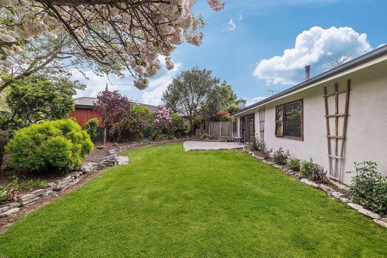 Photo of property in 16 Kuri Place, Wanaka, 9305