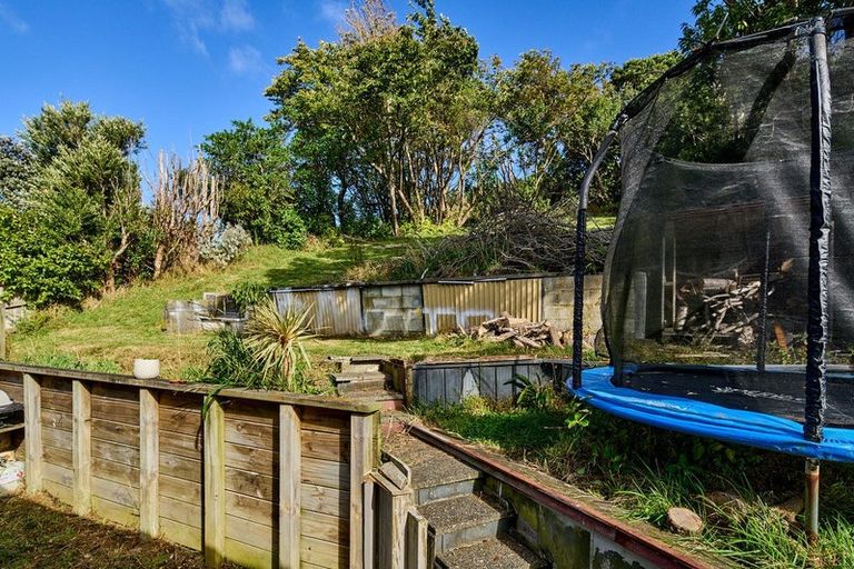 Photo of property in 19 Franklyn Road, Tawa, Wellington, 5028