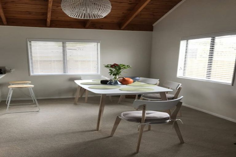 Photo of property in 240 Henderson Valley Road, Henderson, Auckland, 0612