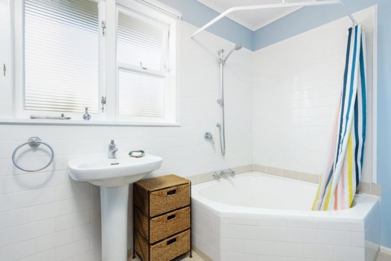 Photo of property in 212 Ngatai Road, Otumoetai, Tauranga, 3110