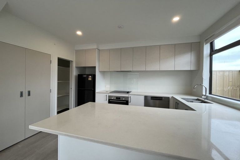 Photo of property in 3/2 Moor Avenue, Te Atatu Peninsula, Auckland, 0610
