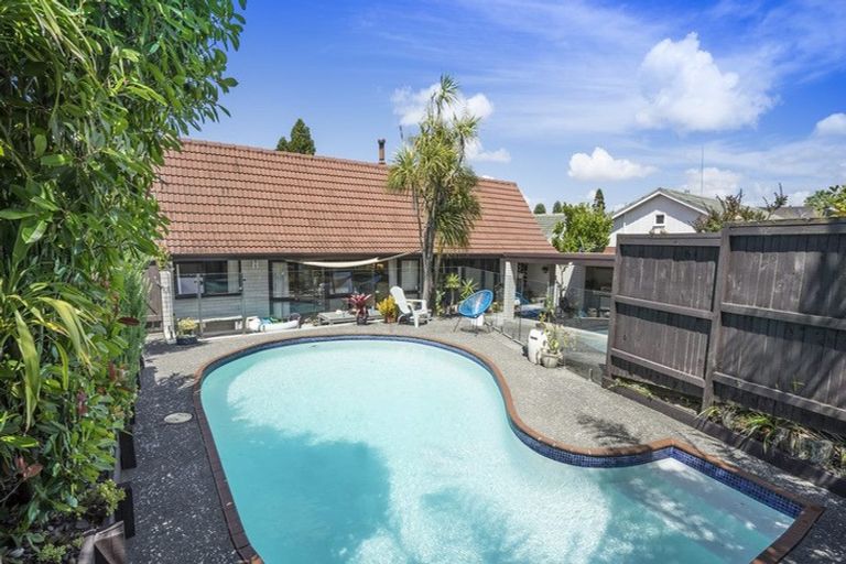Photo of property in 28 Barlow Place, Chatswood, Auckland, 0626