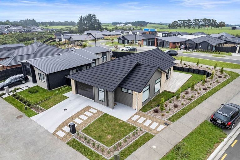 Photo of property in 2 Routeburn Lane, Karaka, 2124