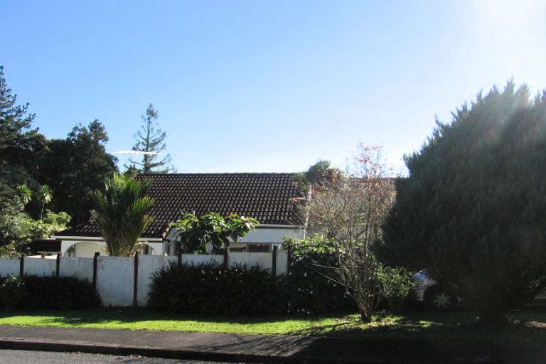 Photo of property in 2 Sonnenberg Way, Titirangi, Auckland, 0604