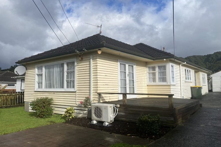 Photo of property in 77 Fraser Street, Wainuiomata, Lower Hutt, 5014