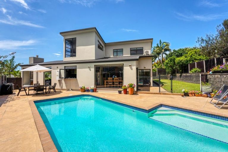 Photo of property in 23 Malin Place, Pinehill, Auckland, 0632