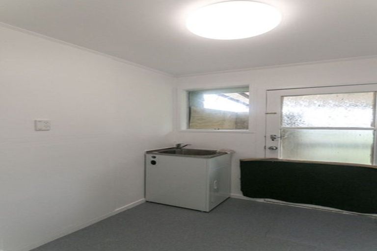 Photo of property in 6 Kilcar Place, Massey, Auckland, 0614