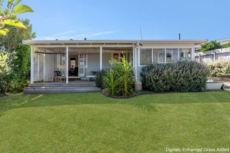 Photo of property in 45 Victoria Avenue, Waiuku, 2123