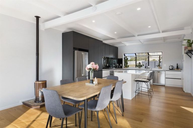 Photo of property in 1/52 Pupuke Road, Hillcrest, Auckland, 0627