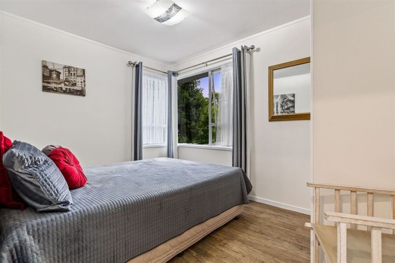 Photo of property in 92 Reynella Drive, Massey, Auckland, 0614