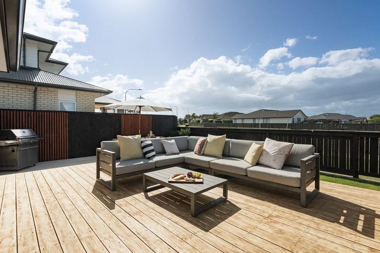 Photo of property in 35 Dunkeld Drive, Papamoa, 3118