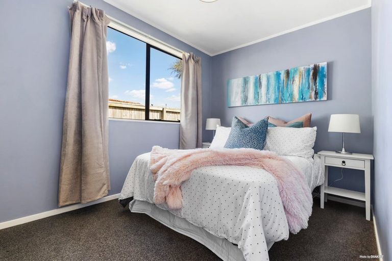 Photo of property in 3/27 Karepo Crescent, Ranui, Auckland, 0612