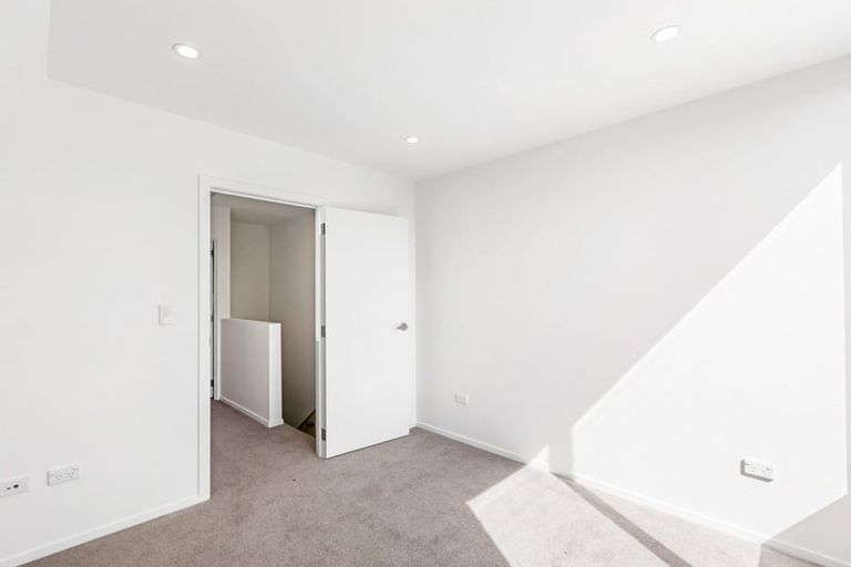 Photo of property in 16/12 Tawa Road, Te Atatu Peninsula, Auckland, 0610