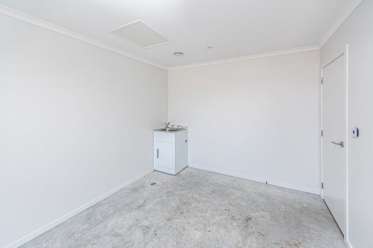 Photo of property in 6a Cross Street, Castlecliff, Whanganui, 4501