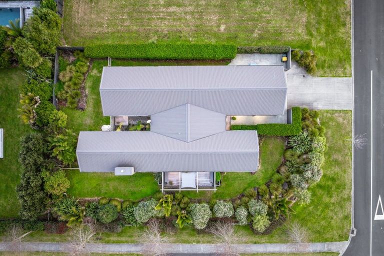 Photo of property in 6 Sandpiper Avenue, Point Wells, 0986