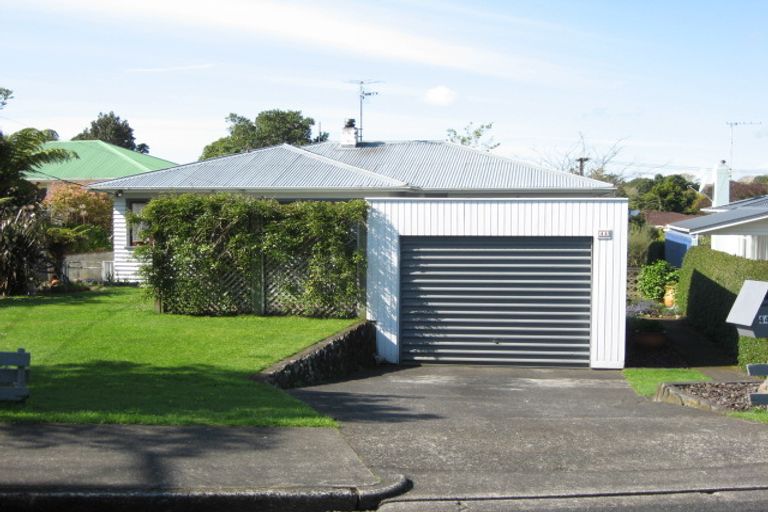 Photo of property in 44 Wallath Road, Westown, New Plymouth, 4310