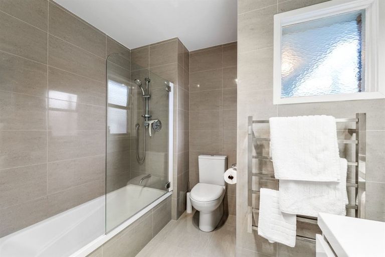 Photo of property in 3/3 Marsh Avenue, Forrest Hill, Auckland, 0620