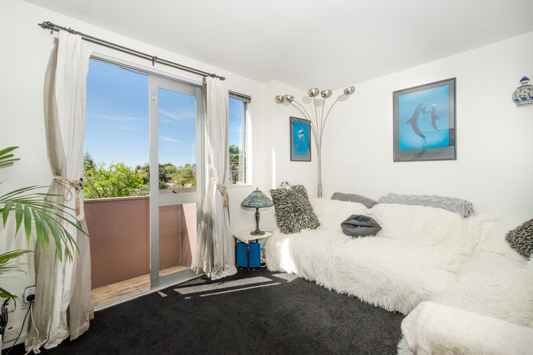 Photo of property in 15 Albionvale Road, Glen Eden, Auckland, 0602