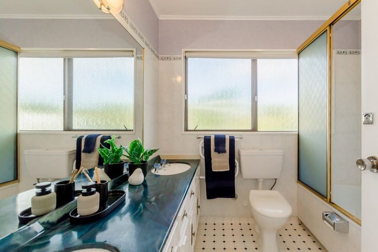 Photo of property in 31 Rewarewa Crescent, Waikanae, 5036