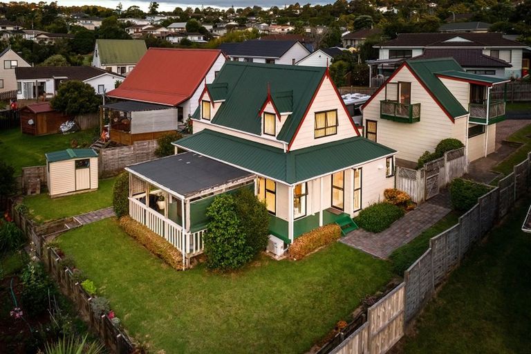 Photo of property in 13 Glendawn Place, Bayview, Auckland, 0629