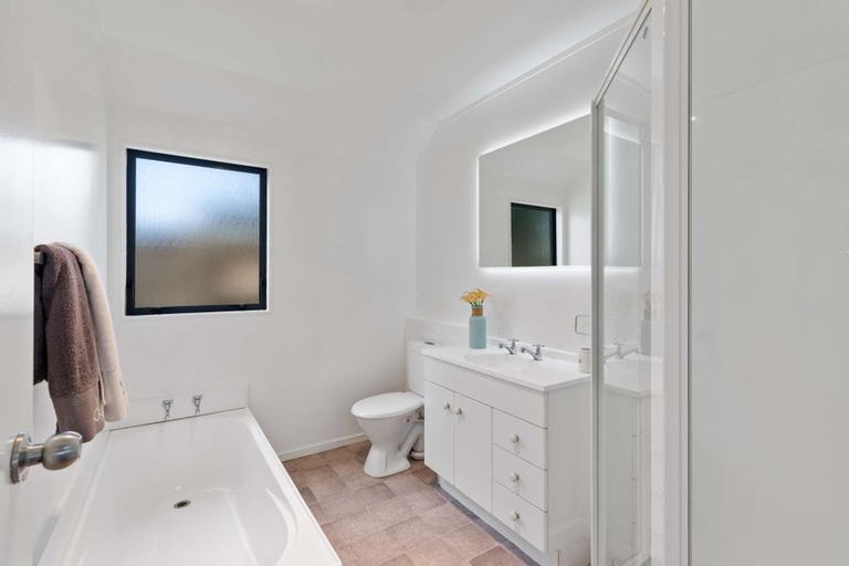 Photo of property in 19 Lasque Place, Glen Eden, Auckland, 0602