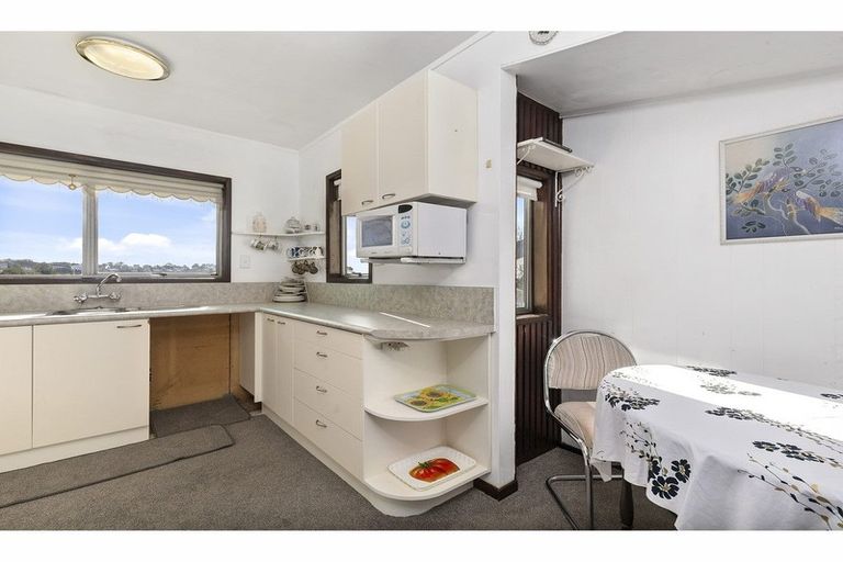 Photo of property in 2/58 Pupuke Road, Hillcrest, Auckland, 0627