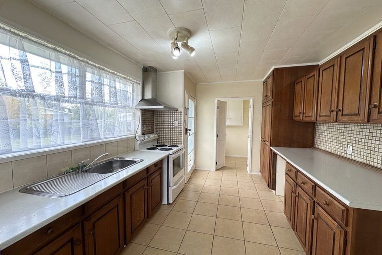 Photo of property in 12 Lynley Place, Pakuranga Heights, Auckland, 2010