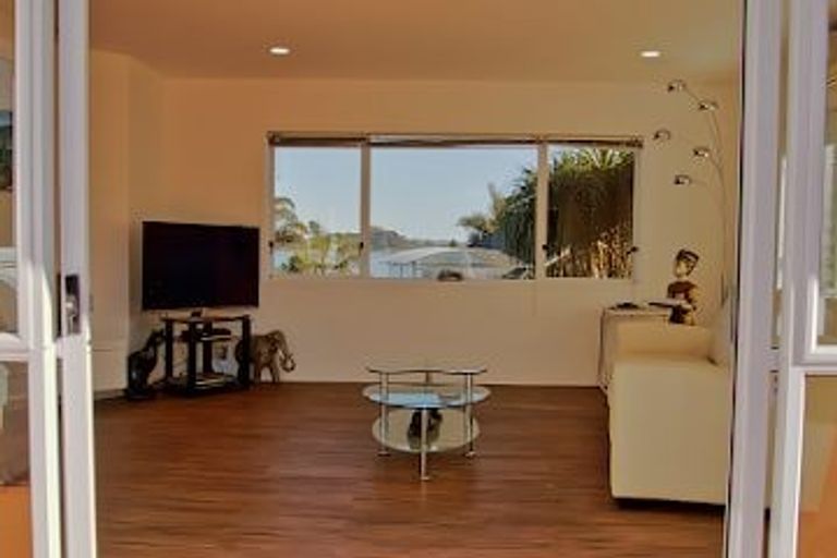 Photo of property in 8 Aztec Place, Conifer Grove, Takanini, 2112