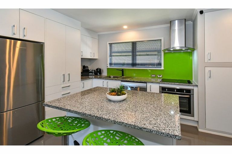 Photo of property in 2 Chestnut Road, Papatoetoe, Auckland, 2025