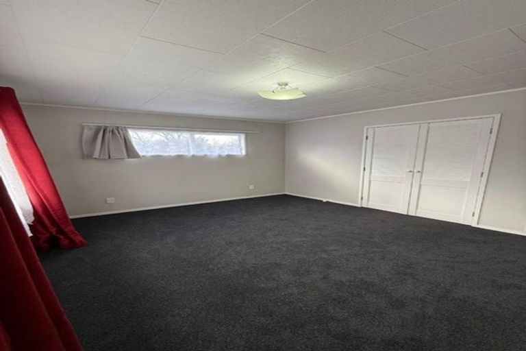 Photo of property in 101a Triangle Road, Massey, Auckland, 0614