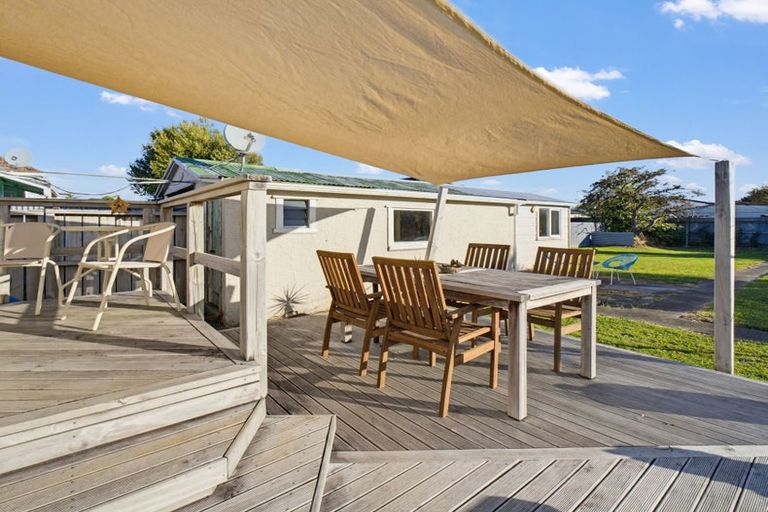 Photo of property in 32 Botanical Road, Takaro, Palmerston North, 4412