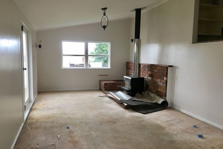 Photo of property in 11 Tupaki Place, Pakuranga Heights, Auckland, 2010