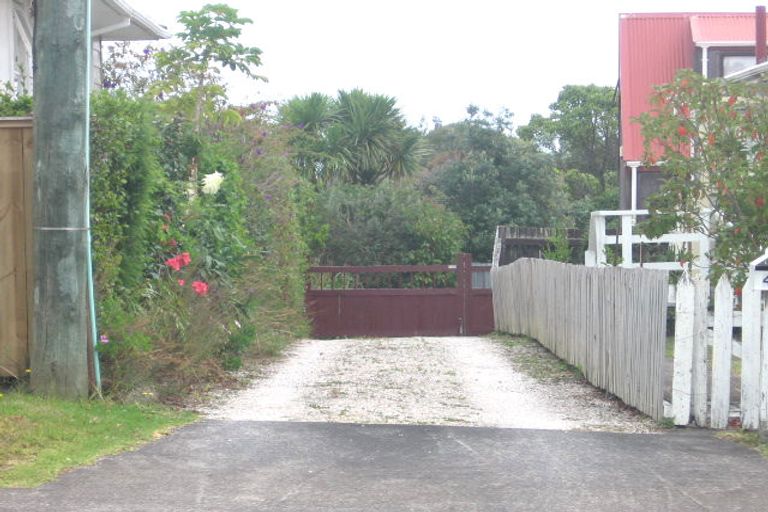 Photo of property in 1/50 Kaipatiki Road, Glenfield, Auckland, 0629