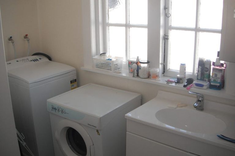 Photo of property in 46 Wright Street, Mount Cook, Wellington, 6021