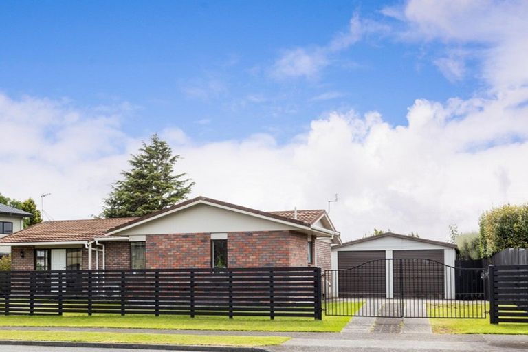 Photo of property in 42 Heta Road, Highlands Park, New Plymouth, 4312