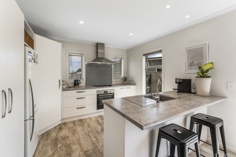 Photo of property in 15 Kingi Te Ahoaho Place, Otaki, 5512