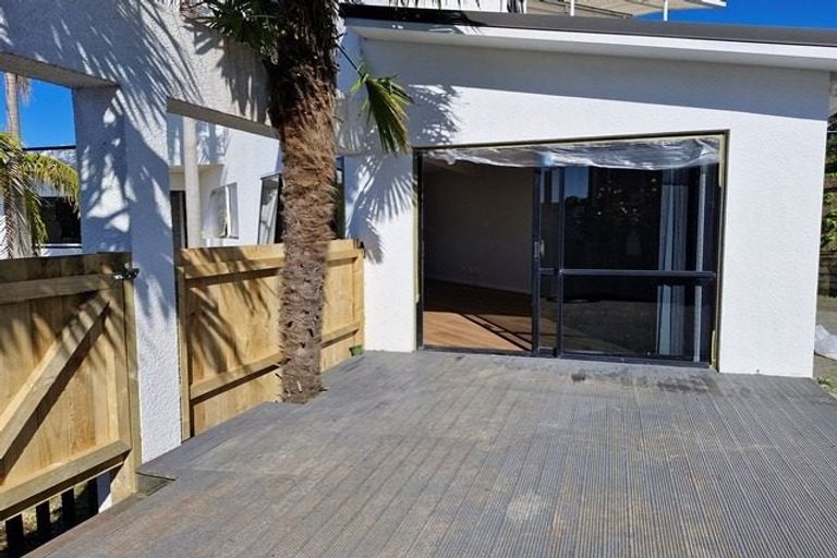 Photo of property in 12 Westergrove Place, West Harbour, Auckland, 0618