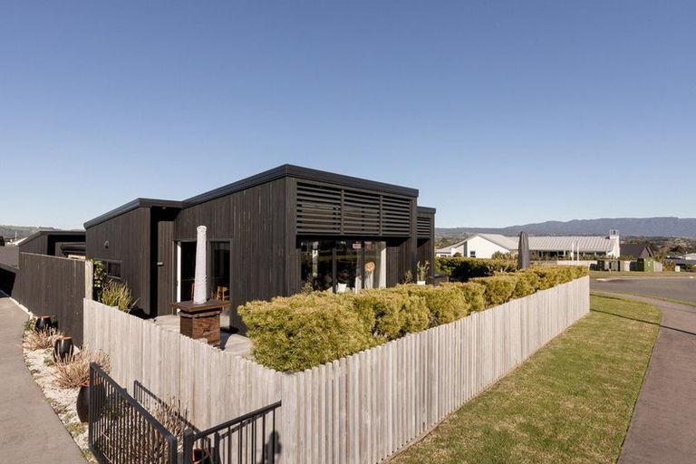 Photo of property in 22 Stingray Drive, Omokoroa, 3114