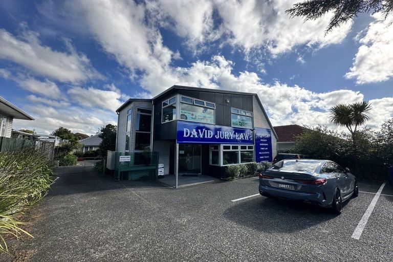 Photo of property in 1/108 Lincoln Road, Henderson, Auckland, 0610