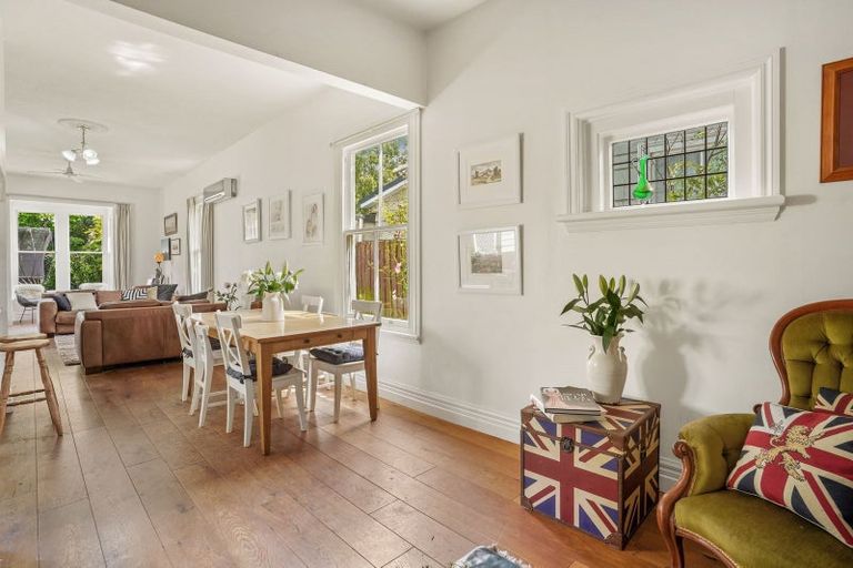 Photo of property in 96 Holly Road, St Albans, Christchurch, 8014