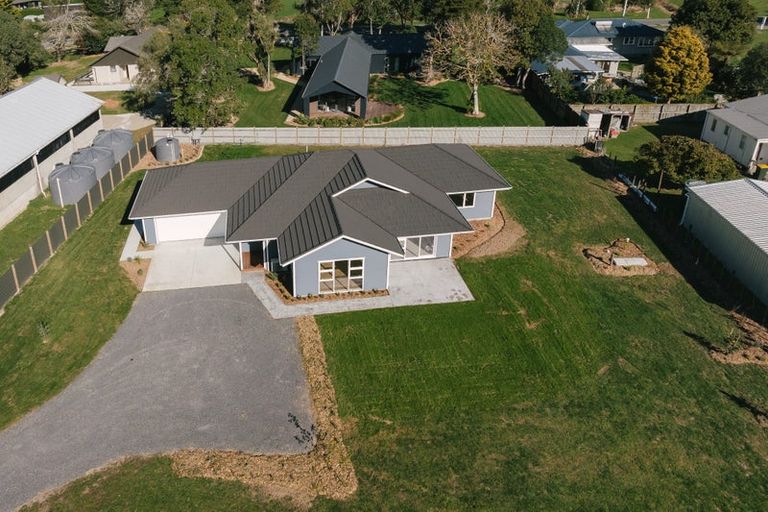 Photo of property in 9 Railway Terrace, Ohau, 5570