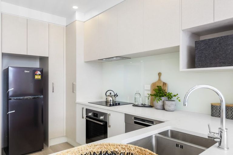 Photo of property in 11/2 Moor Avenue, Te Atatu Peninsula, Auckland, 0610